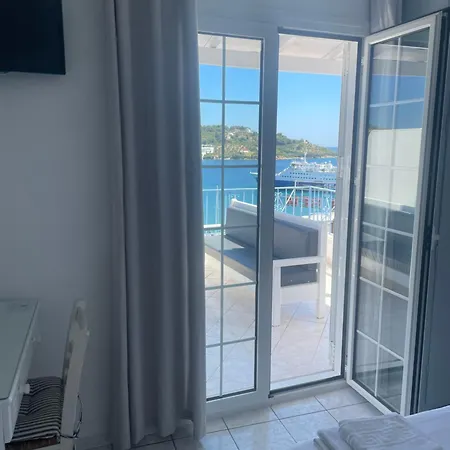 Agnantema Portside Skiathos stad