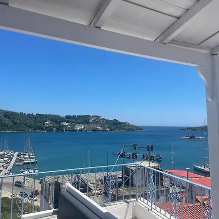 Agnantema Portside Skiathos stad