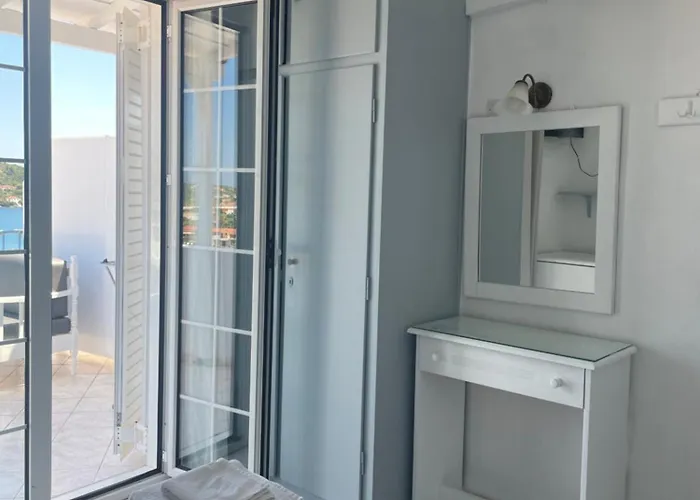 Guest house Agnantema Portside 2*