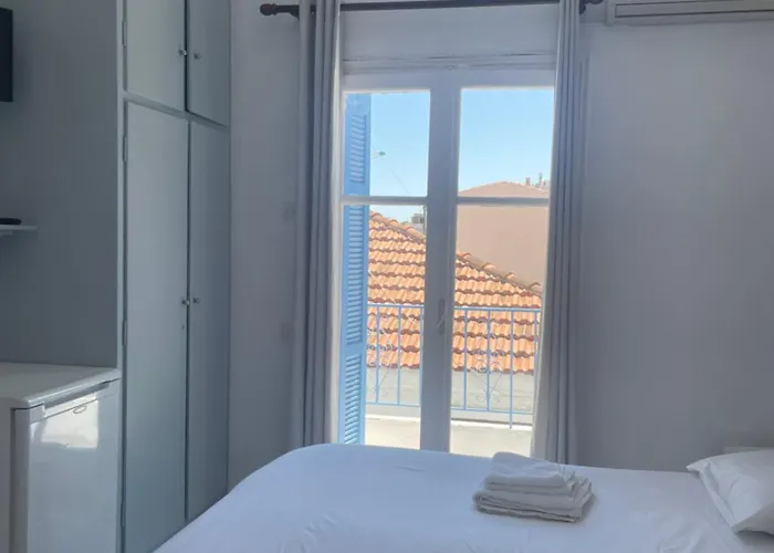 Agnantema Portside Skiathos Town