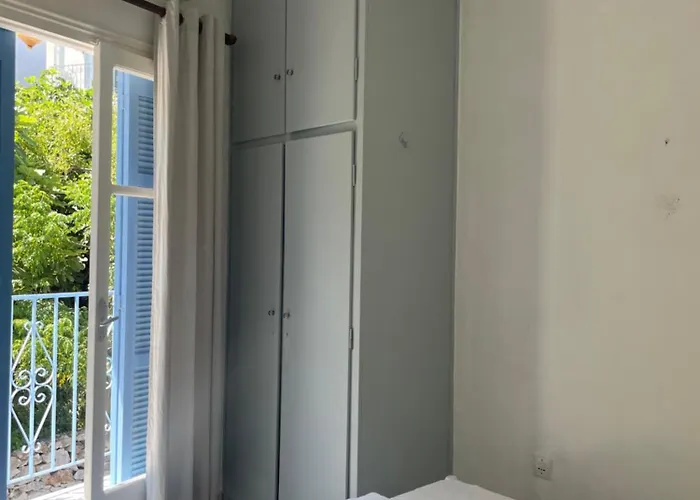 Guest house Agnantema Portside 2*