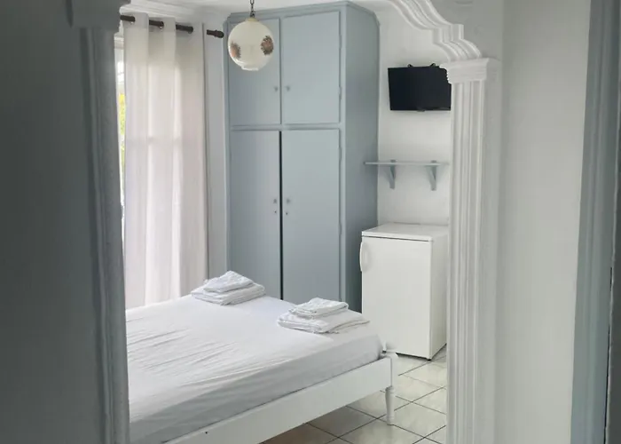 Agnantema Portside Skiathos Town