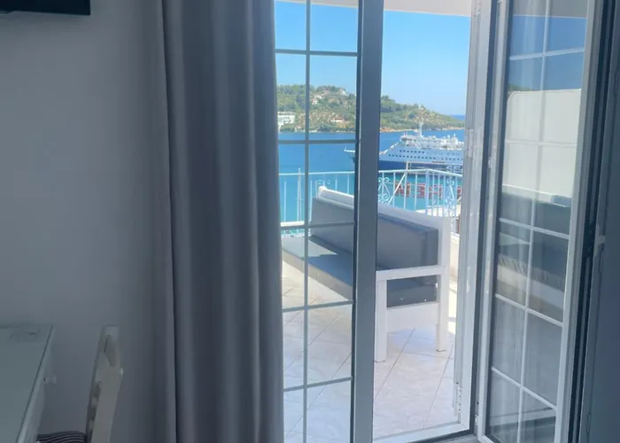 Agnantema Portside Skiathos Town